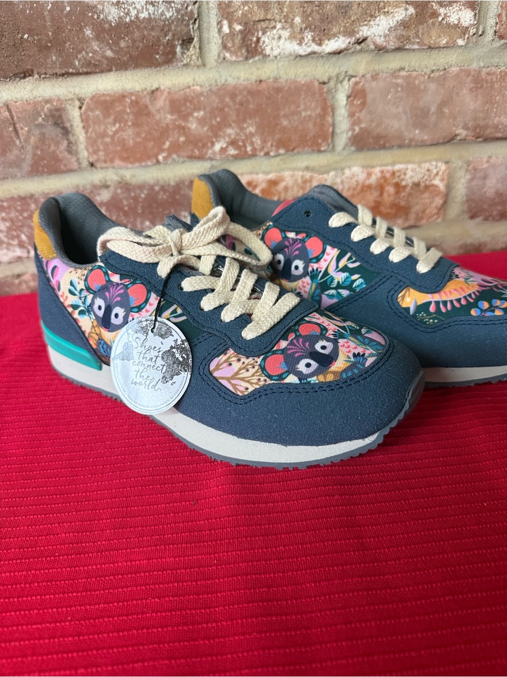 Inkkas Koala Sneaker NWT size 6